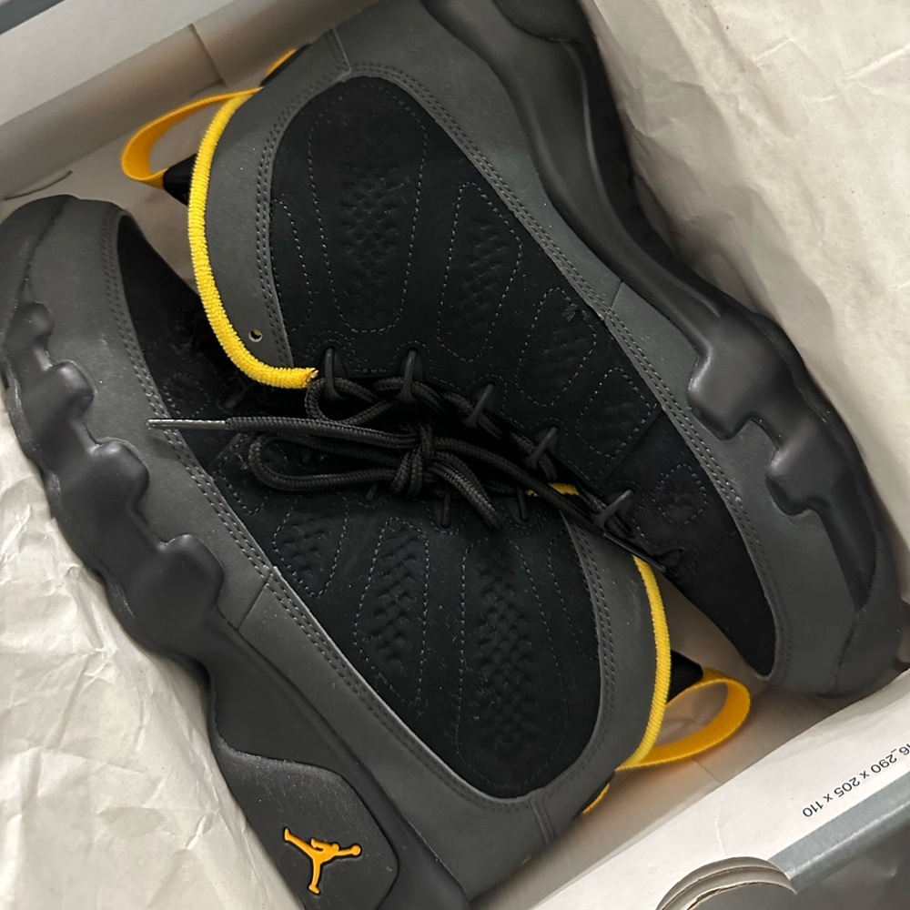 Jordan 9 dark charcoal university gold